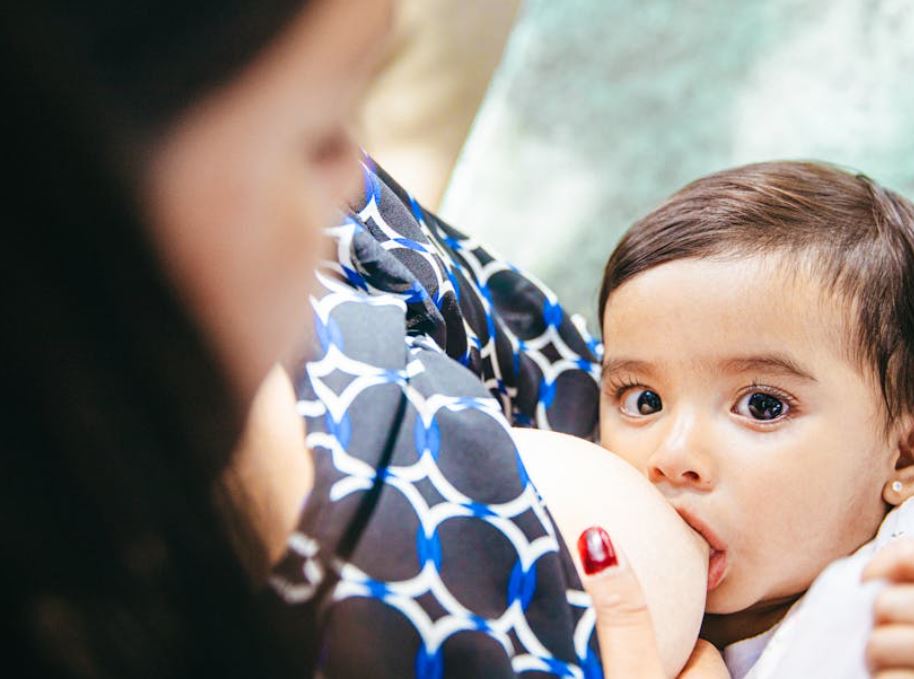 Allattamento: un investimento per il futuro secondo Unicef e OMS