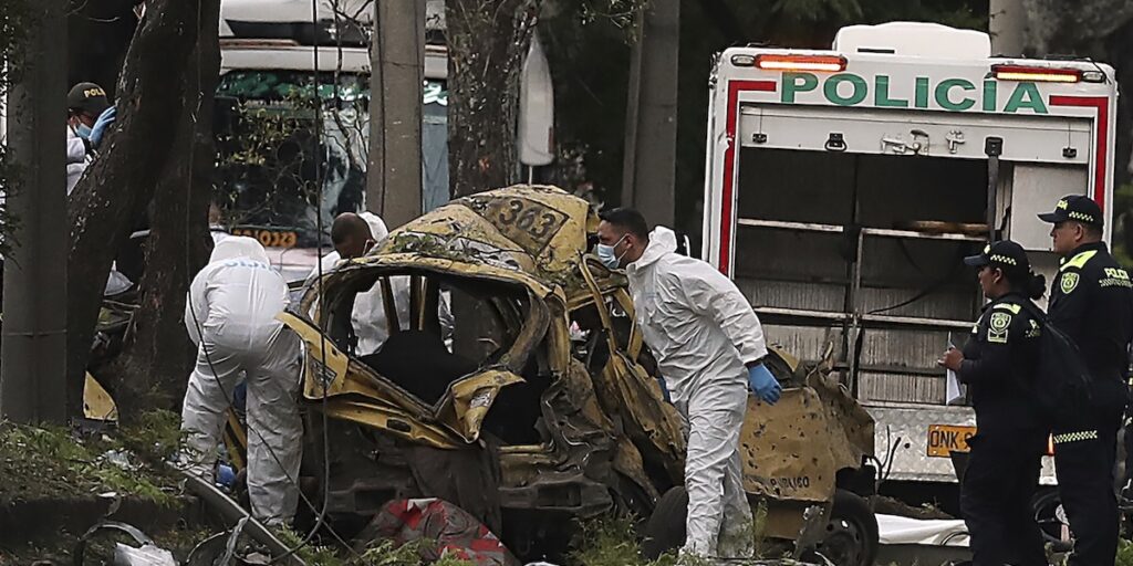 Almeno 18 morti in due attentati a Medellín e Cali, attribuiti a dissidenti delle FARC