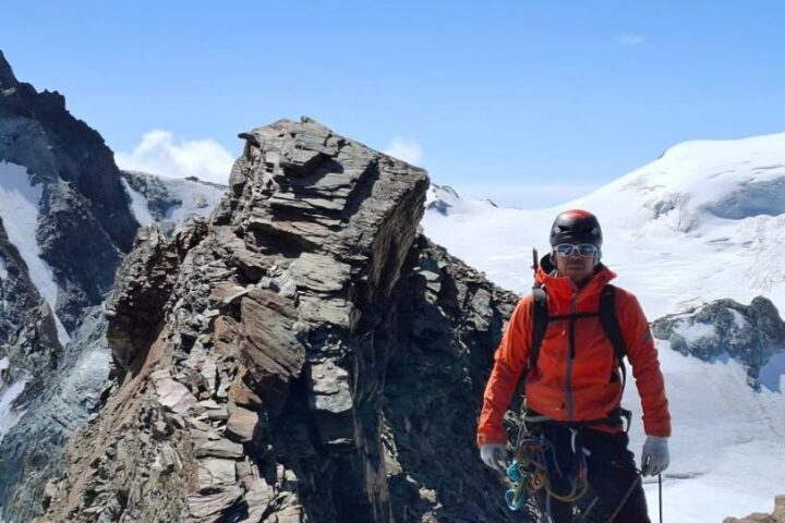 Alpinista italiano muore sul Pik Pobeda mentre tenta di salvare la compagna di cordata russa