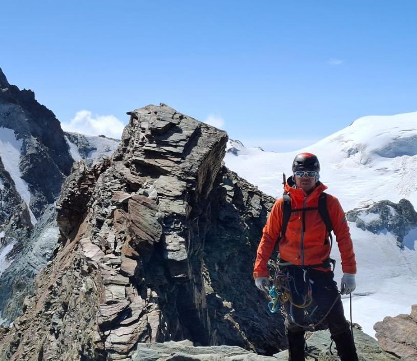 Alpinista italiano muore sul Pik Pobeda mentre tenta di salvare la compagna di cordata russa