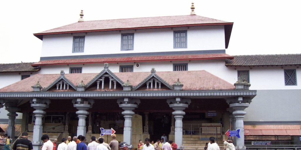 Arrestato in India l’uomo che denunciò omicidi e stupri di massa attorno al tempio di Dharmasthala