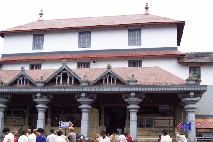 Arrestato in India l’uomo che denunciò omicidi e stupri di massa attorno al tempio di Dharmasthala