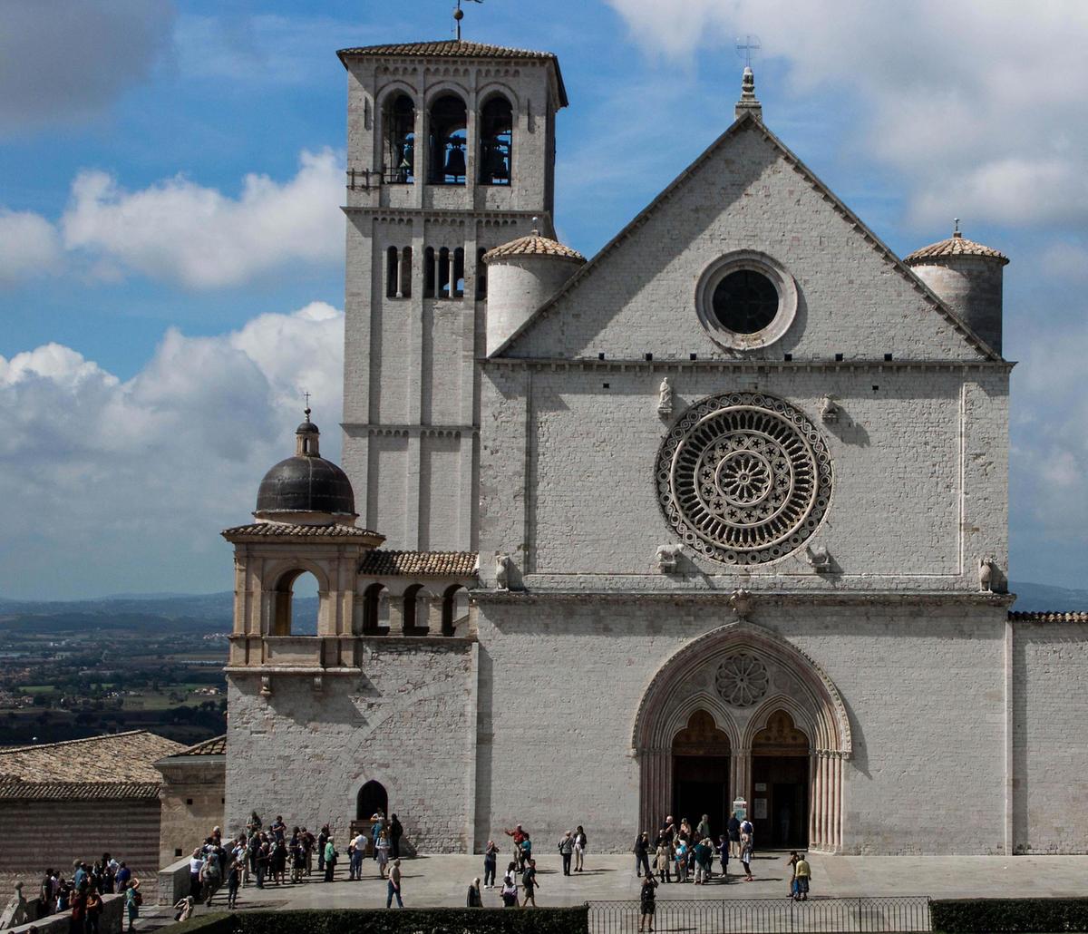 Assisi introduce il pagamento elettronico nelle chiese: addio a cassette tradizionali