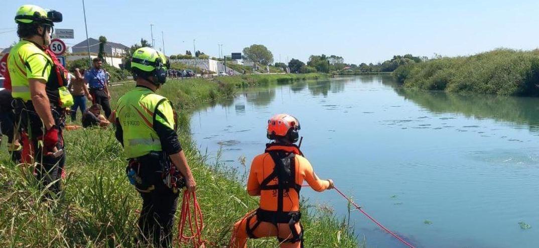 Auto cade nel fiume Sile, bambino in grave pericolo