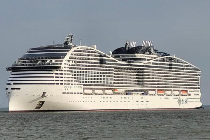Avaria della nave Msc World Europa al largo di Ponza con 8.585 persone a bordo