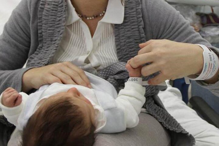 Bimbo di un anno in ospedale per insufficienza renale dopo aver mangiato formaggio contaminato a Belluno