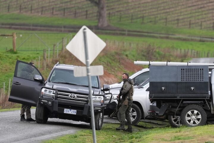Caccia all'uomo sospettato di aver ucciso due poliziotti in Victoria, Australia