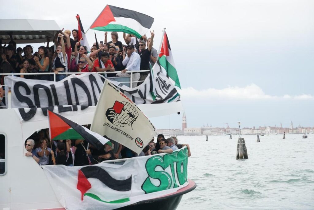 Corteo pro Palestina al Lido di Venezia durante la Mostra del Cinema