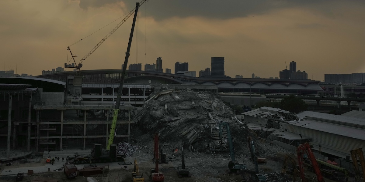 Crollo del grattacielo a Bangkok: 23 incriminati in Thailandia