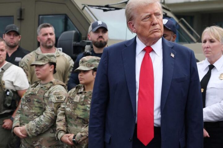 Donald Trump si unisce ai membri della Guardia Nazionale e della polizia a Washington