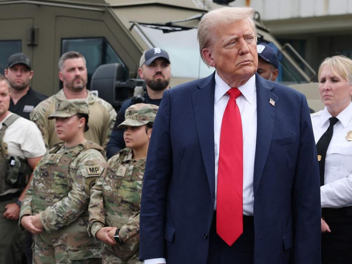 Donald Trump si unisce ai membri della Guardia Nazionale e della polizia a Washington