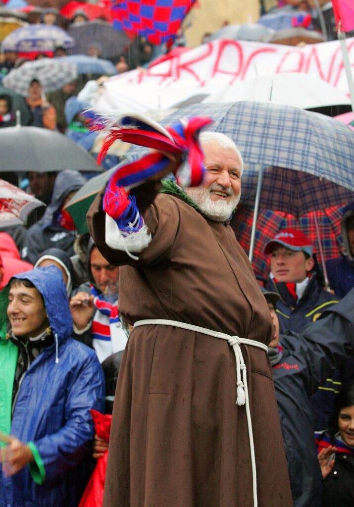 È scomparso padre Fedele Bisceglia, il frate ultrà che ha combattuto per i più deboli
