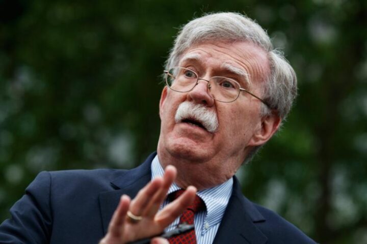 Fbi perquisisce la casa di Bolton a Bethesda per documenti segreti, Trump lo attacca
