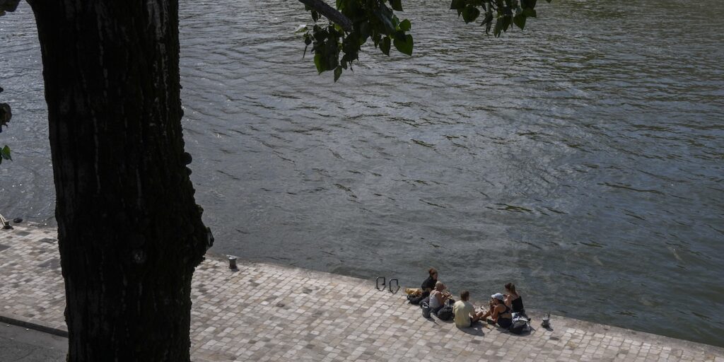 Fermato a Parigi un uomo sospettato di omicidio plurimo dopo il ritrovamento di quattro cadaveri nella Senna