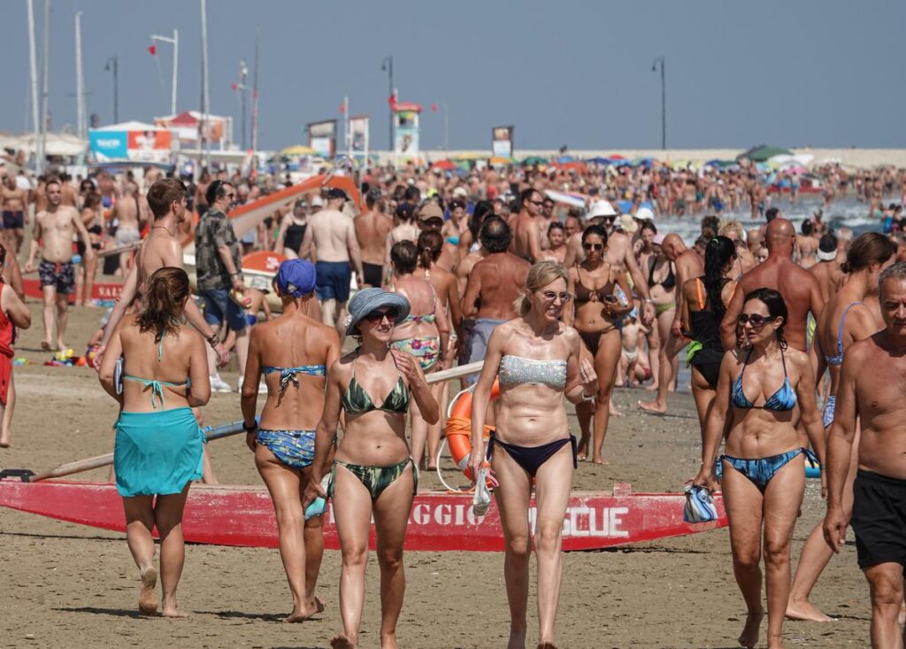 Ferragosto sorprendente: i balneari ritrovano il sorriso con il “tutto esaurito”