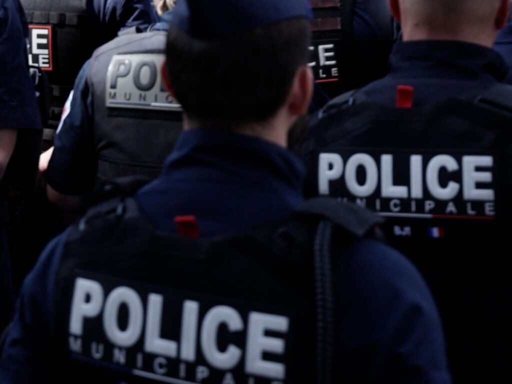 Francia, l'uomo confessa di aver sgozzato e sventrato un vicino: «Era del mio quartiere ma non lo conoscevo»