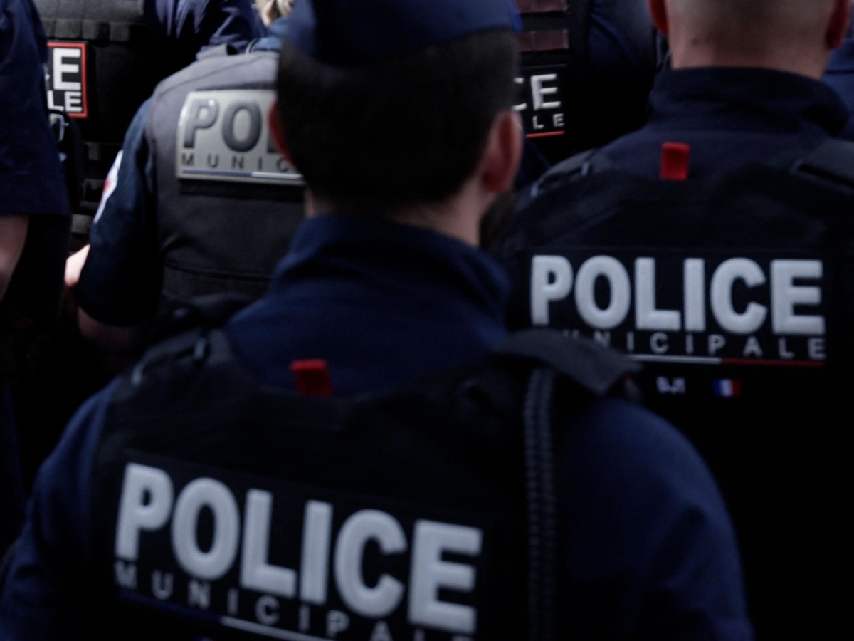 Francia, l'uomo confessa di aver sgozzato e sventrato un vicino: «Era del mio quartiere ma non lo conoscevo»