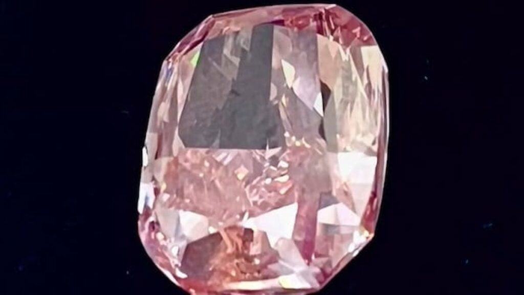 Furto di un diamante rosa da 25 milioni a Dubai: tre asiatici arrestati dopo l'inchiesta