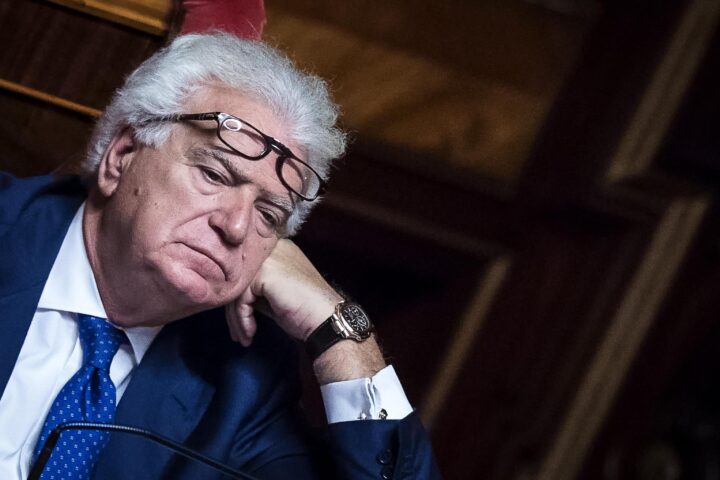 Furto nella villa di Denis Verdini mentre dormiva con la finestra aperta