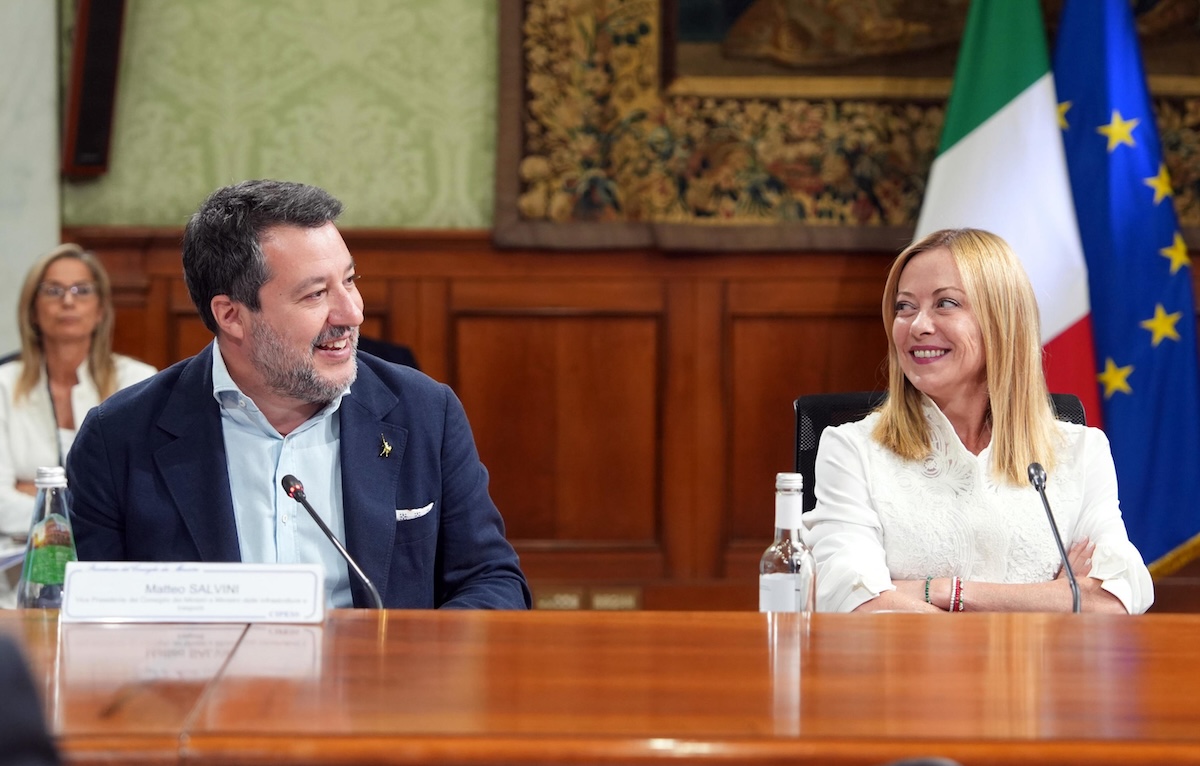 Giorgia Meloni interviene al Meeting di Rimini: attesa per il discorso su crisi internazionali e economia