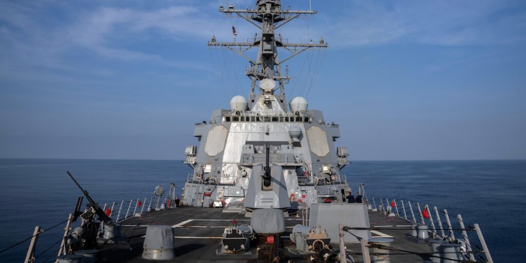 Gli Stati Uniti inviano tre navi militari verso il Venezuela nell'ambito di un'operazione contro i cartelli della droga