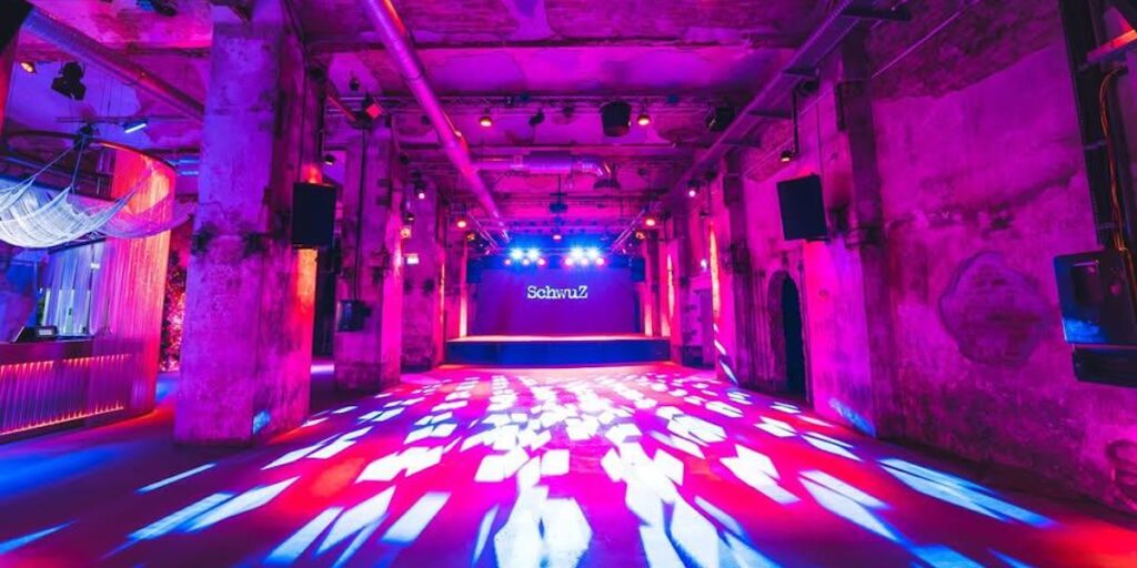 Il crollo di un celebre club gay di Berlino