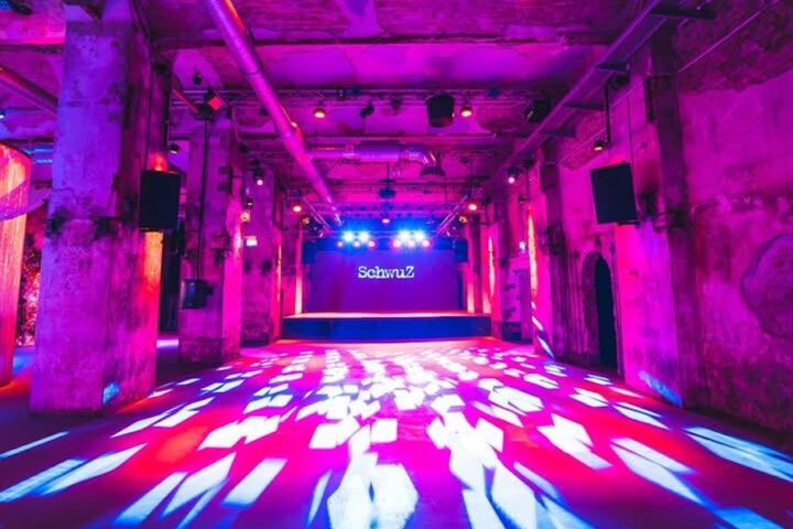 Il crollo di un celebre club gay di Berlino