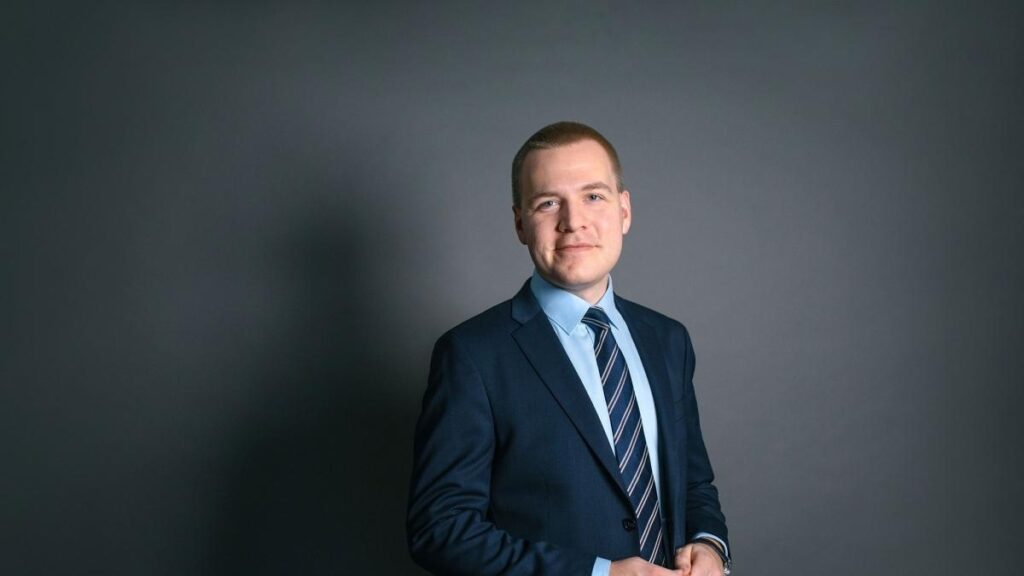 Il deputato Eemeli Peltonen trovato morto in Parlamento a Helsinki, ipotesi suicidio