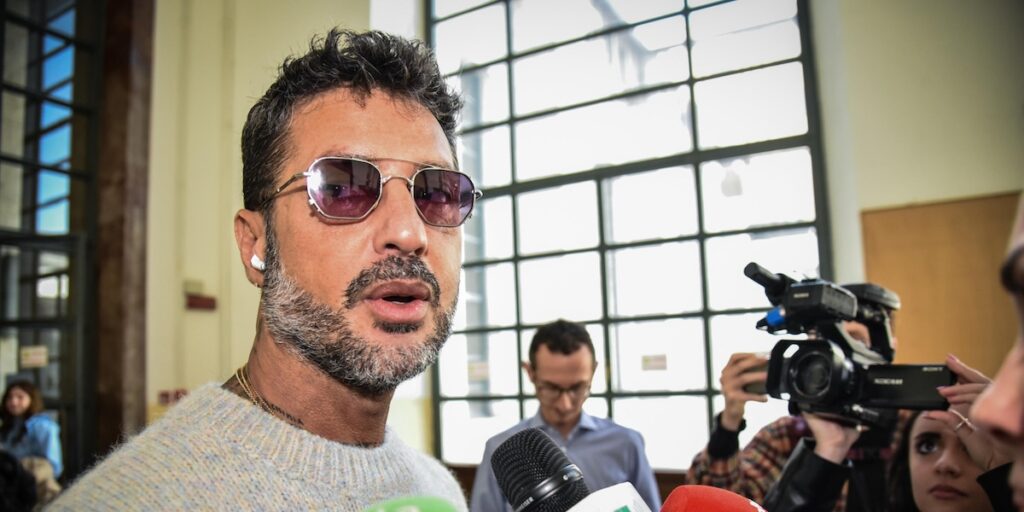 Il Garante della privacy ordina a Fabrizio Corona di rimuovere messaggi privati di Raoul Bova da YouTube e Instagram