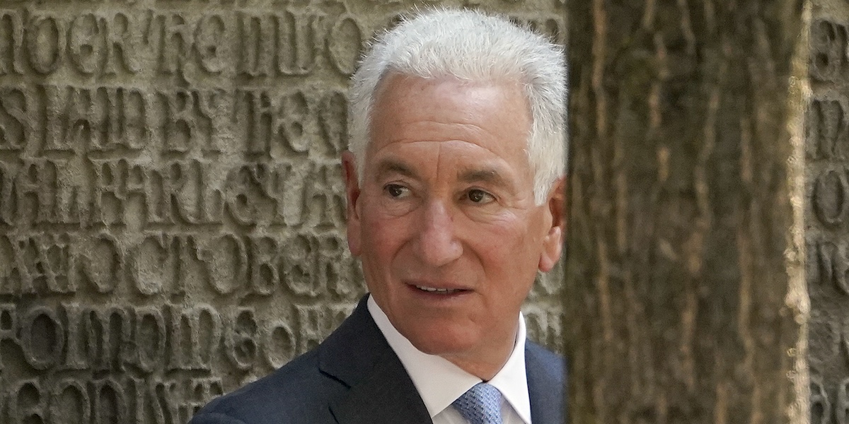 Il governo francese convoca l'ambasciatore statunitense dopo le accuse di antisemitismo