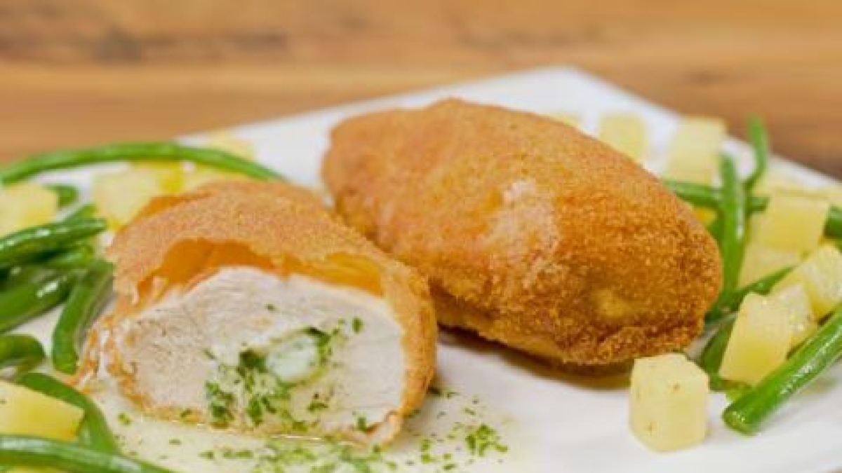 Il "pollo alla Kiev" servito a reporter russi suscita sarcasmo e polemiche