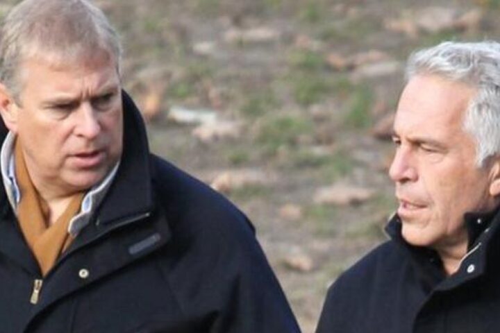 Il principe Andrea rimase in contatto con Epstein fino al 2015, prova dai messaggi di Barak