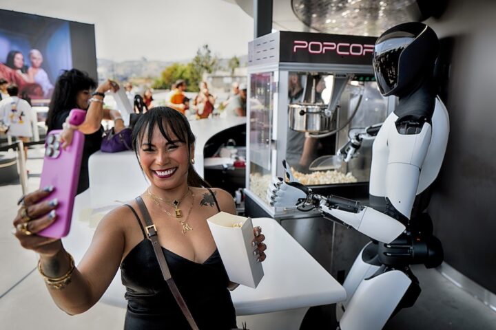 Il ristorante Tesla a Hollywood: caos e mancanza di futurismo