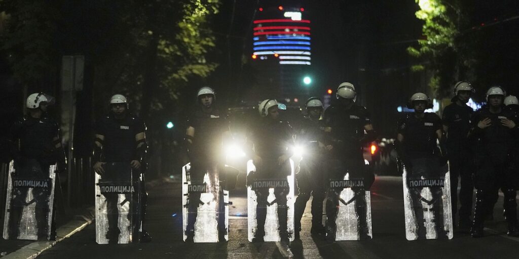 In Serbia arrestate 6 persone per il crollo di Novi Sad che ha scatenato le proteste contro il governo