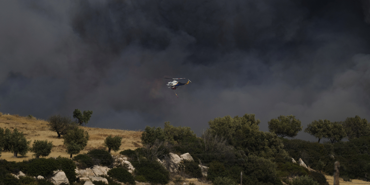 Incendi boschivi in Grecia: fiamme intensificate a sud di Atene