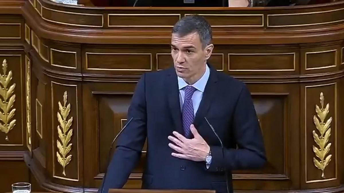 Incendi in Spagna: il premier Pedro Sánchez fischiato, la moglie indagata per appropriazione indebita