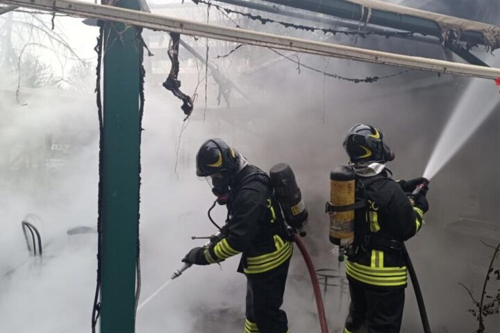 Incendio a Santa Cristina Gela, trovato un uomo carbonizzato dai vigili del fuoco