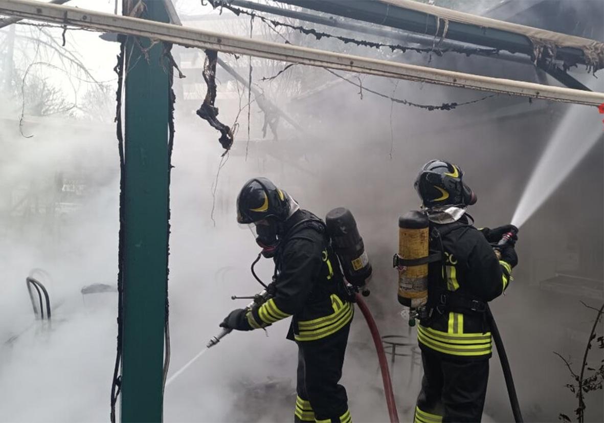 Incendio a Santa Cristina Gela, trovato un uomo carbonizzato dai vigili del fuoco