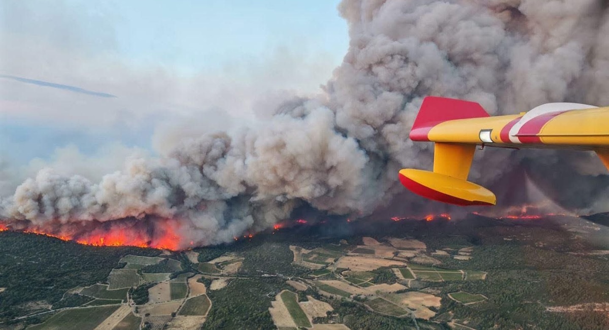 Incendio devastante nel sud-ovest della Francia