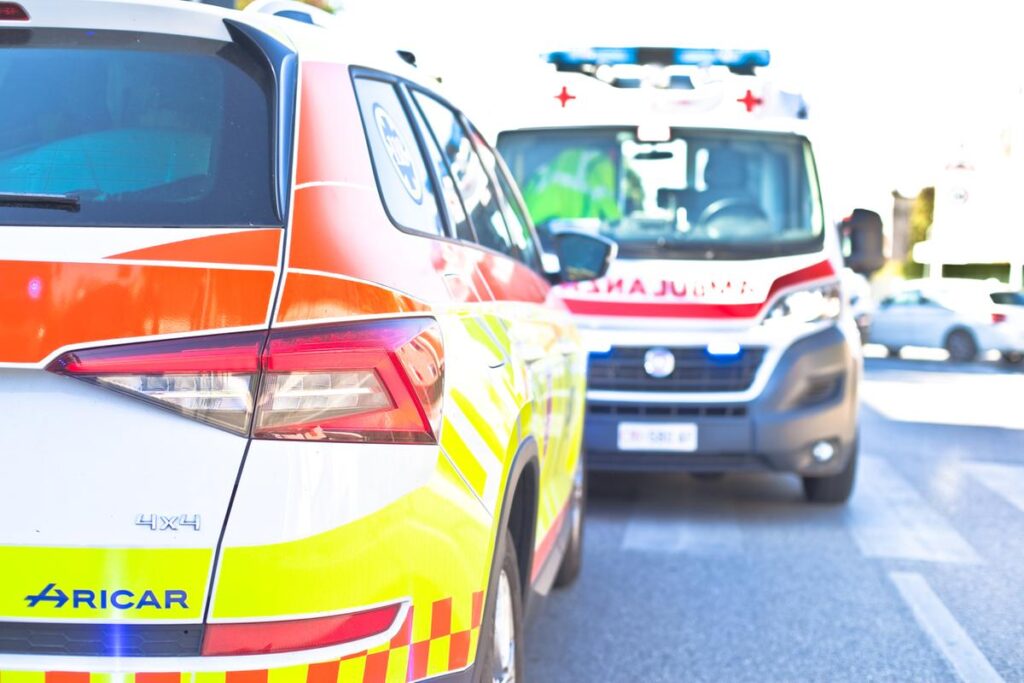 Incidente a Viterbo: bimbo di due anni cade da auto in corsa senza seggiolino obbligatorio