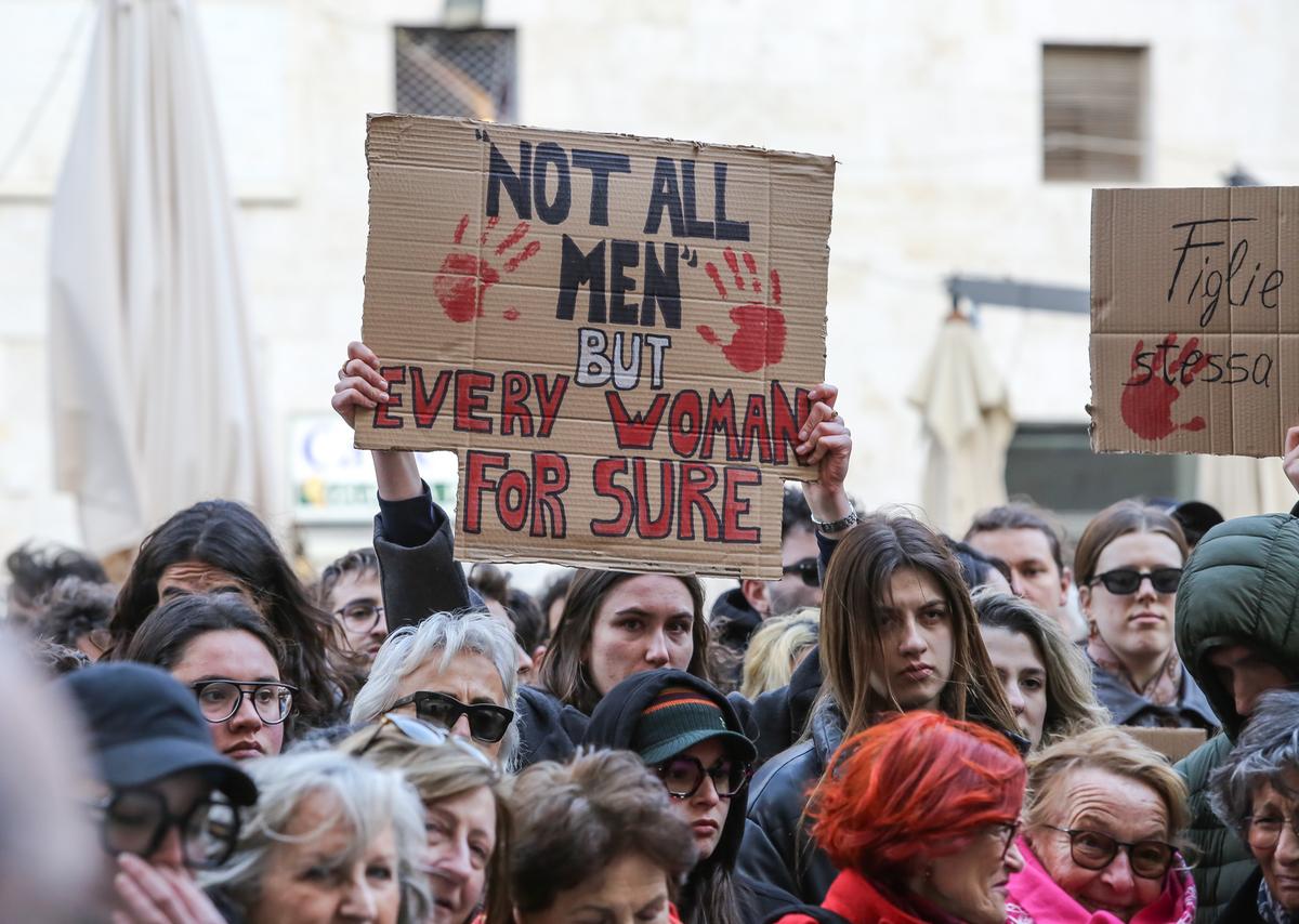 Indagini in tutta Italia sul caso Phica.eu per foto rubate e commenti offensivi