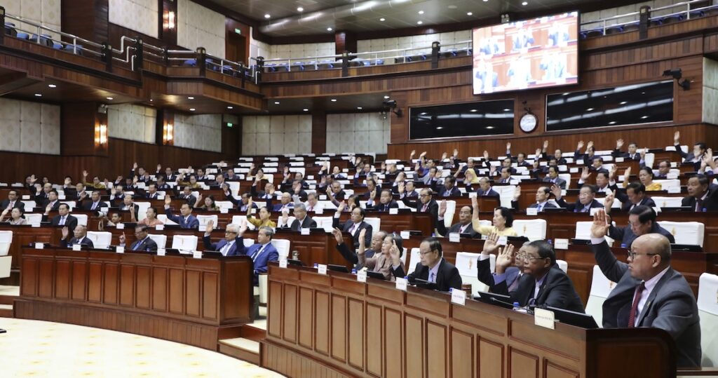 La Cambogia approva legge per revocare cittadinanza a chi colluso con nazioni straniere