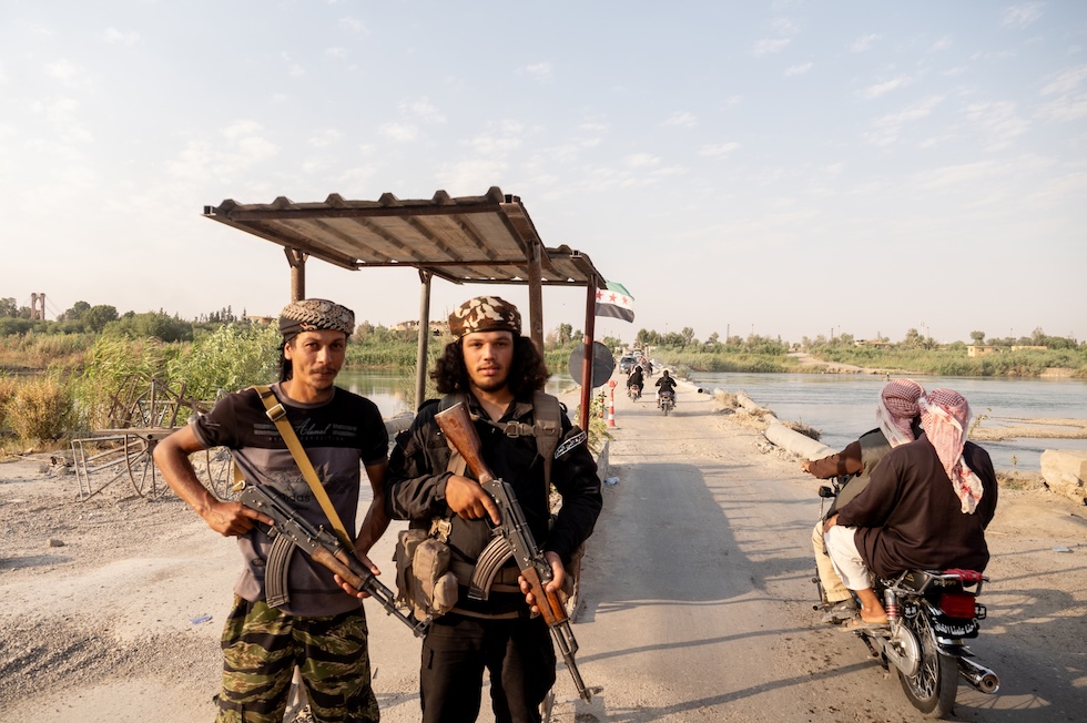 La città siriana separata: curdi e arabi in conflitto