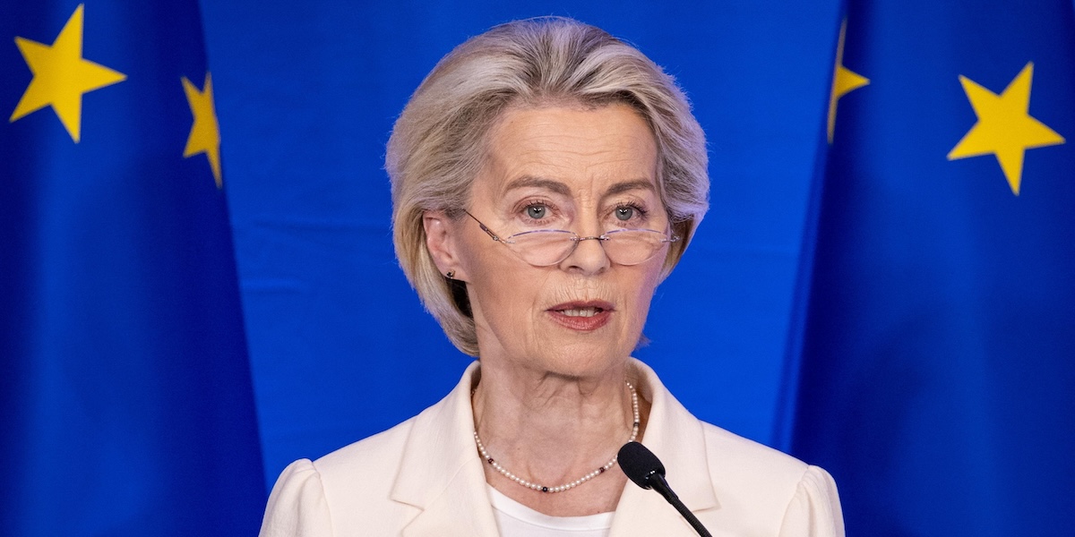 La Commissione Europea non ha conservato i messaggi tra Ursula von der Leyen e il CEO di Pfizer