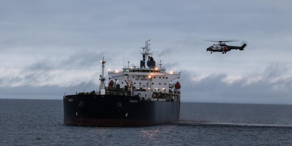 La Finlandia accusa i comandanti della nave Eagle S di vandalismo per danni a cavi sottomarini nel Baltico