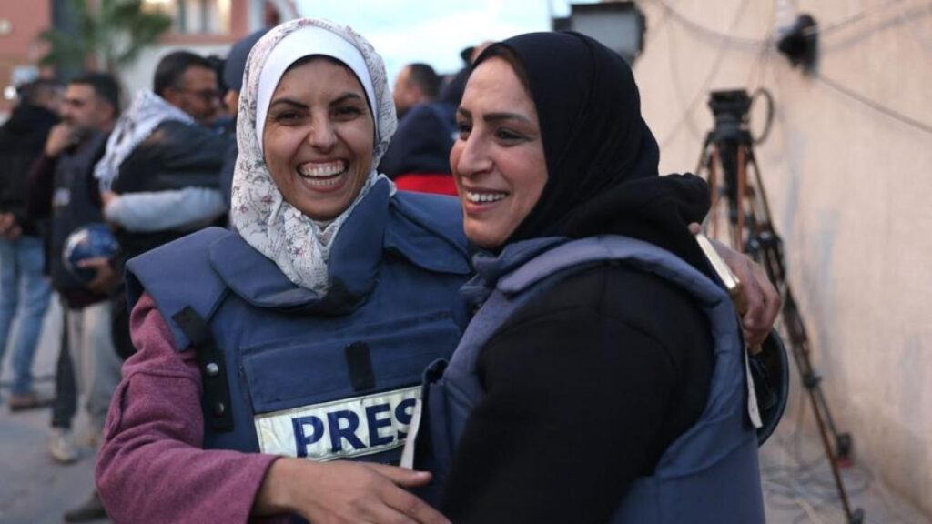 La fotoreporter Mariam Abu Dagga uccisa in un bombardamento: il racconto della collega Kaddoumi