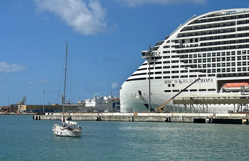 La Global Sumud Flotilla salpa da Genova con aiuti umanitari per Gaza