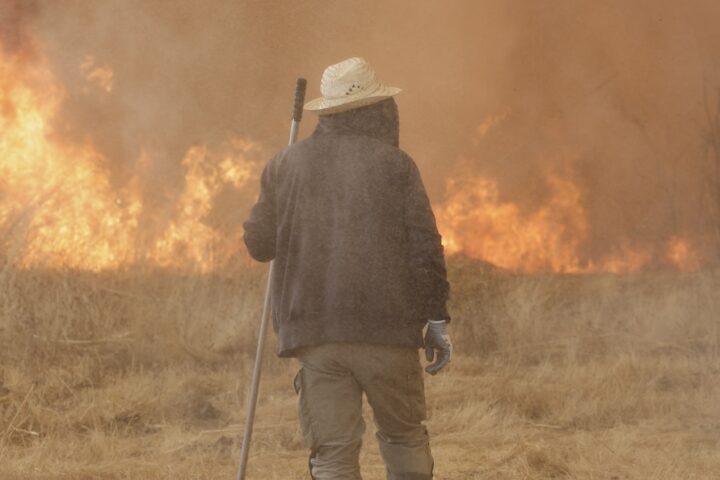 La protezione civile spagnola interrompe il Cammino di Santiago a causa degli incendi devastanti