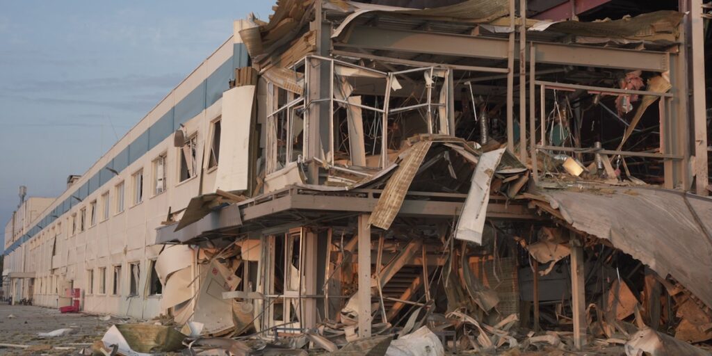 La Russia lancia oltre 600 missili e droni contro l'Ucraina colpendo anche regioni lontane dal fronte