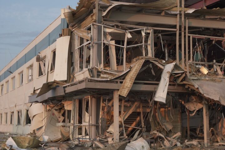 La Russia lancia oltre 600 missili e droni contro l'Ucraina colpendo anche regioni lontane dal fronte